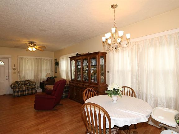 4th image of 830 Cottage Ave