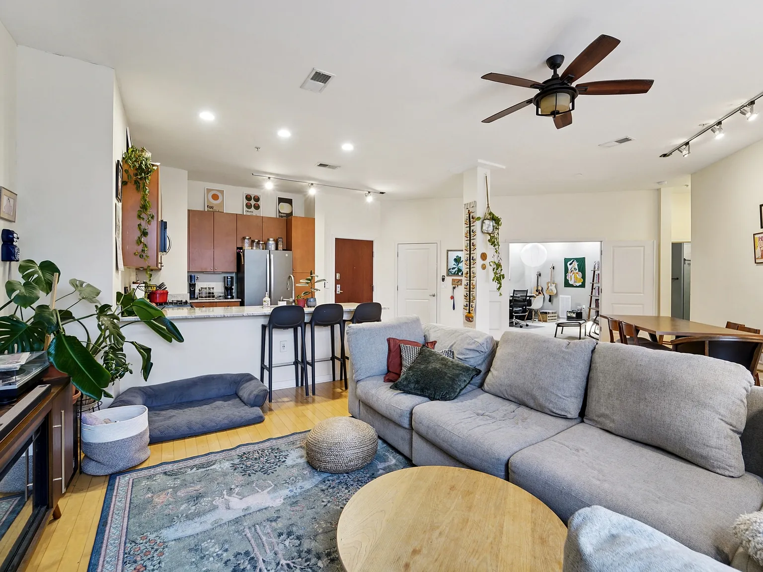 2 bed, 1468 sqft, $2,300 — Photo 4
