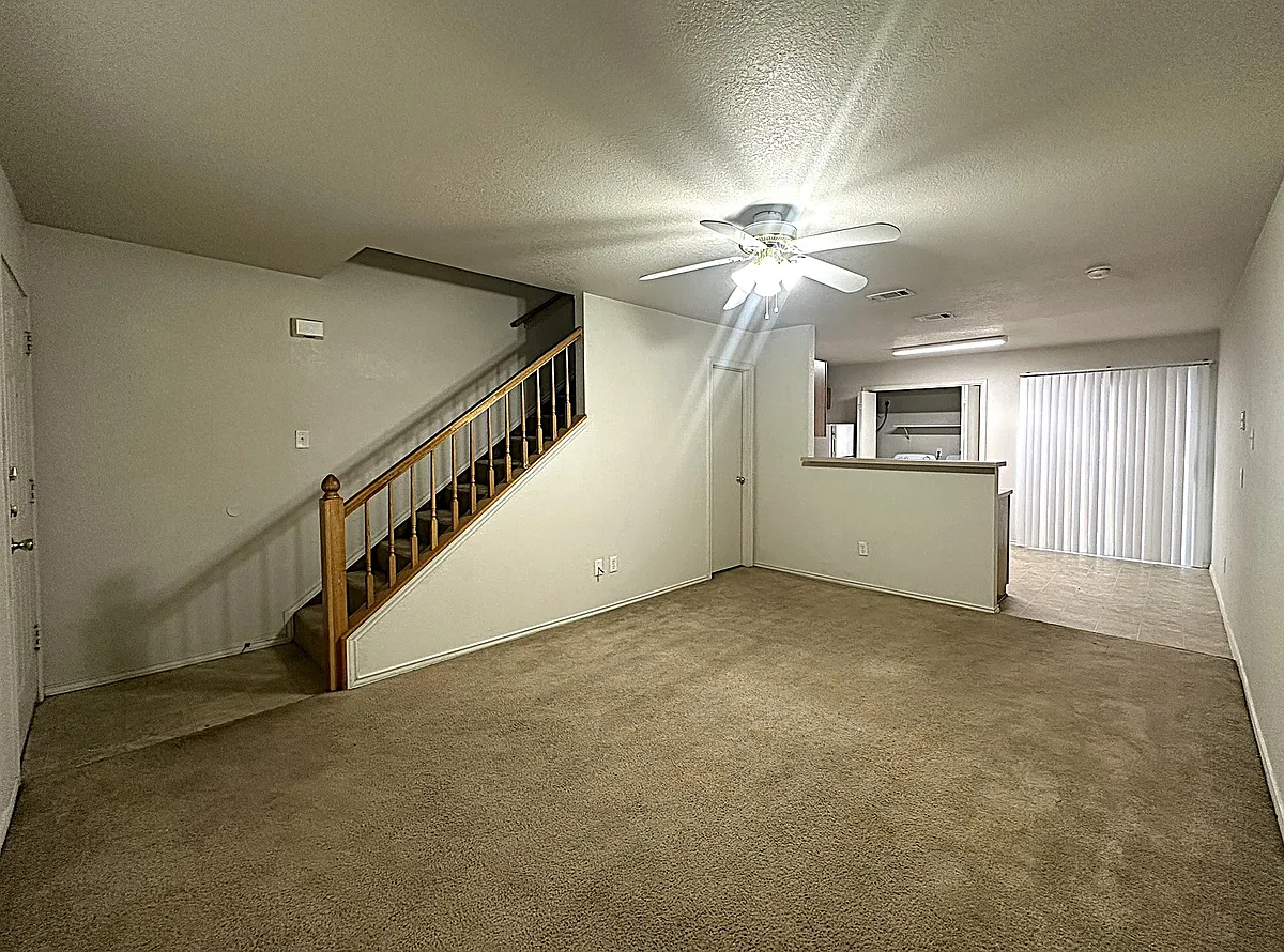 Building Photo - 313 Creek St #C