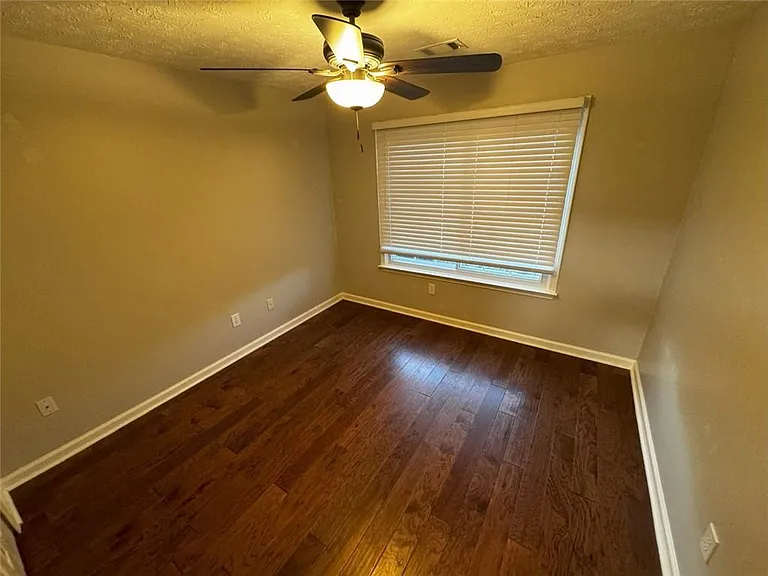 1425 Overland Xing — Photo 19