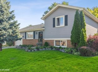 3945 W Nichols Rd, Arlington Heights, IL 60004