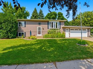 304 Windward Hills Ave, Grand Forks, ND 58201