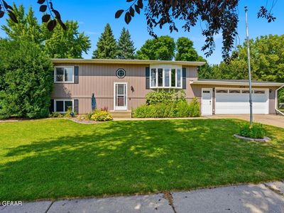 304 Windward Hills Ave, Grand Forks, ND, 58201