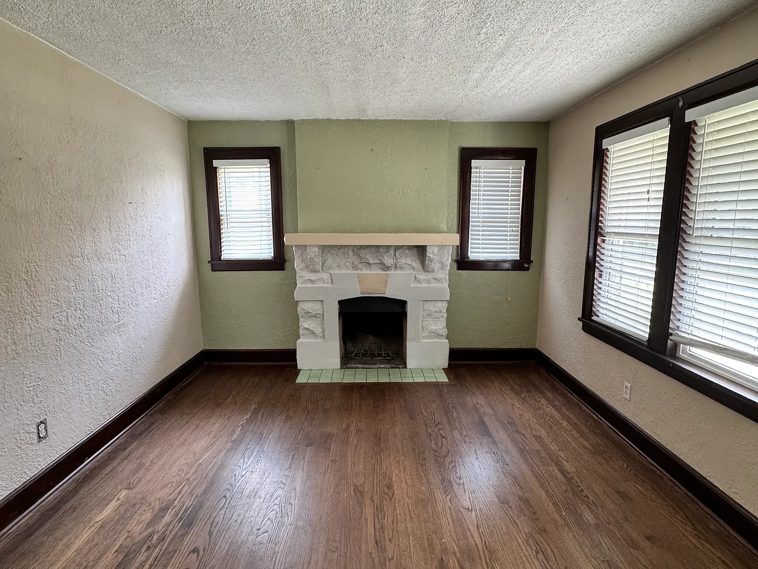 3 bed, 1207 sqft, $2,300 — Photo 4