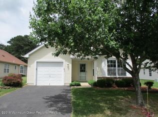 17 Meadows Ln, Whiting, NJ 08759