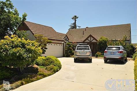 large driveway w plenty of room for an RV or boat