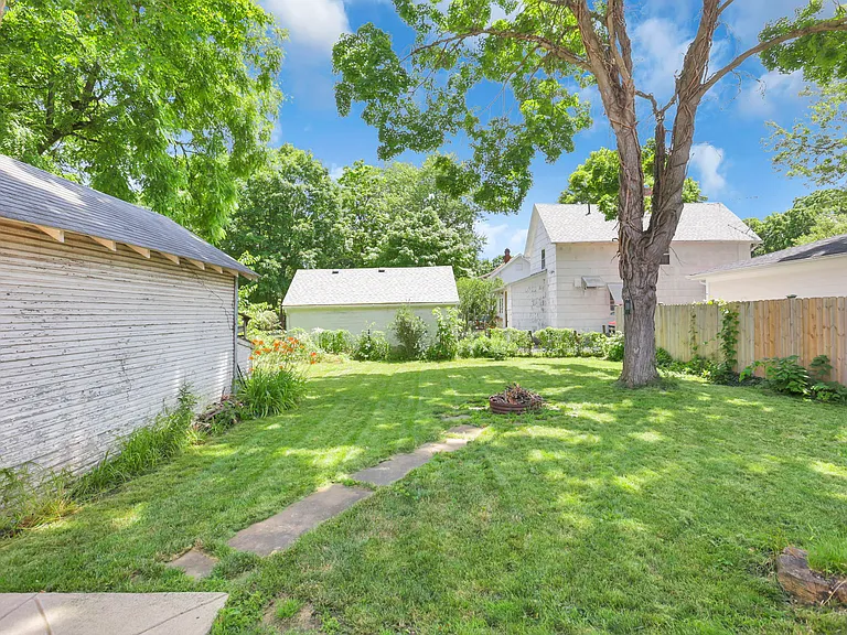 230 N State St — Photo 40