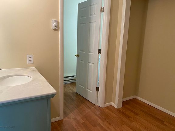 5th image of 7 Carteret Ln #B