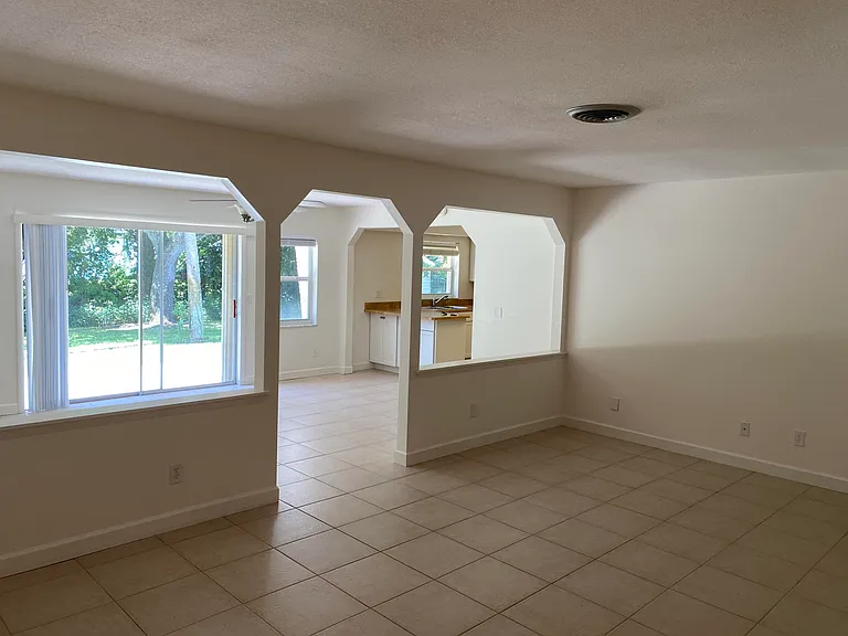 956 Tulip Ln — Photo 16