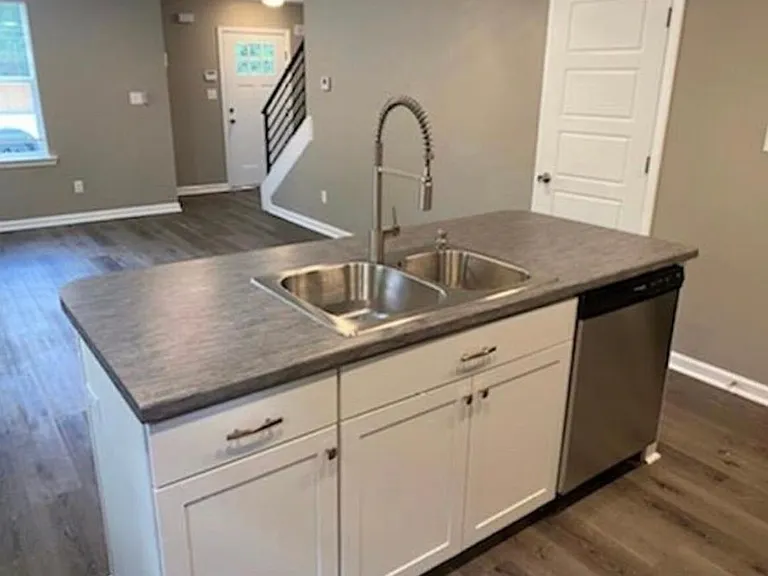 2395 Avery Ave — Photo 6