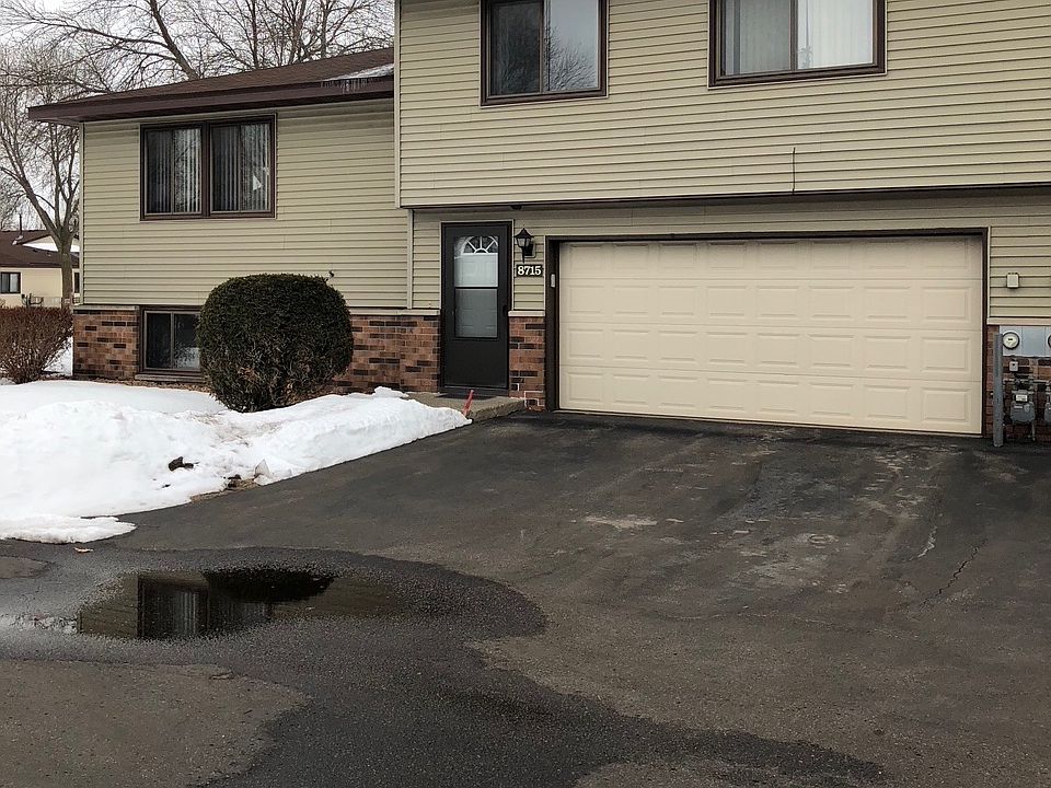 2nd image of 8715 N Maplebrook Cir