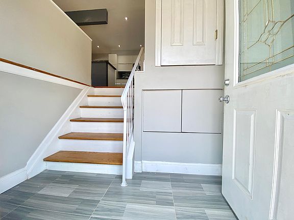 2nd image of 152 Manila Ave Floor 2