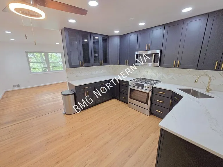 6413 Berkshire Dr — Photo 5