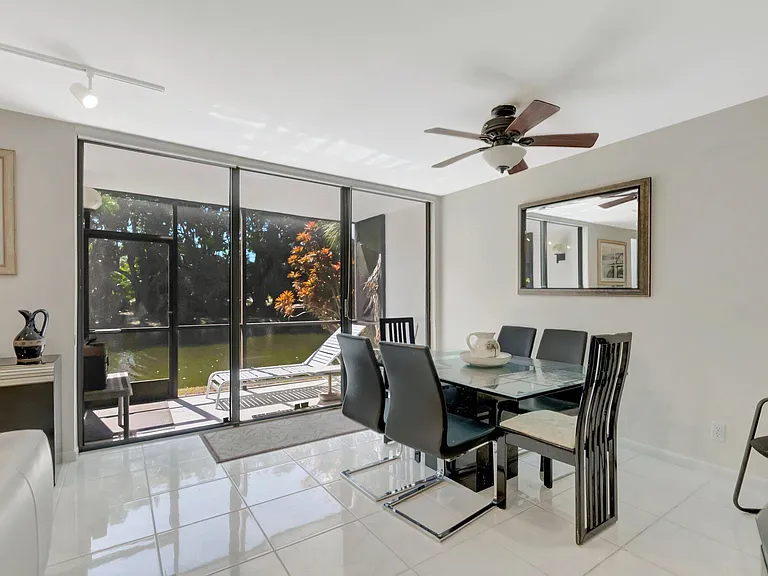 3705 Bridgewood Dr — Photo 2