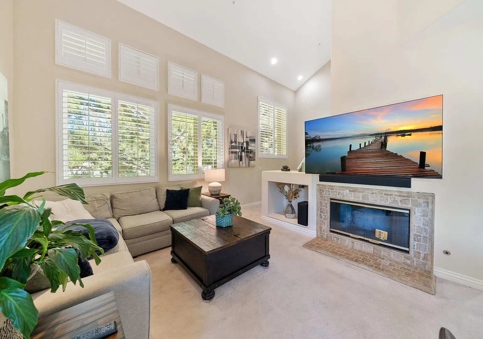 Bright & Private Corner-Unit Townhome in Tustin Ranch's Cantada Community — Photo 4