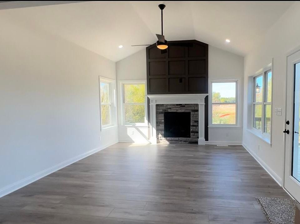 2nd image of 662 Sandra Dee Dr