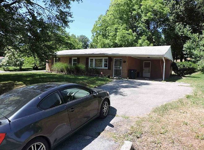 1st image of 9502 Castle Dr