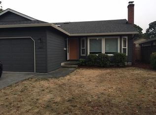 355 E Arlington St, Gladstone, OR 97027