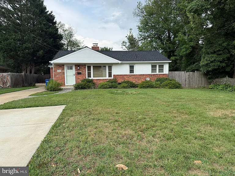 7915 Fairfax Rd — Photo 21