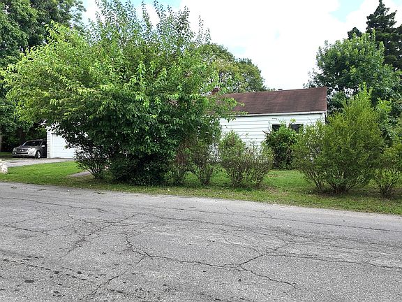 3rd image of 3801 E 36th St