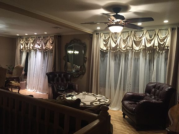 Dining room / living room