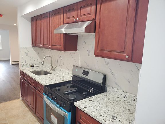 3rd image of 122 Chatterton Ave APT 1