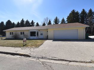 907 5th St NE, Rolla, ND 58367