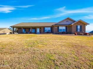 116 Crosslake Ln, Dandridge, TN 37725