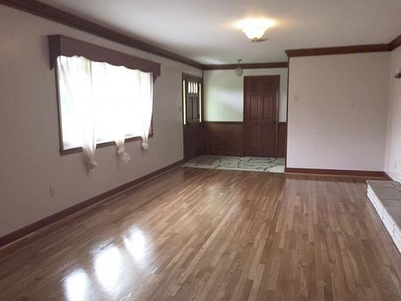 3rd image of 21167 Battle Hill Dr
