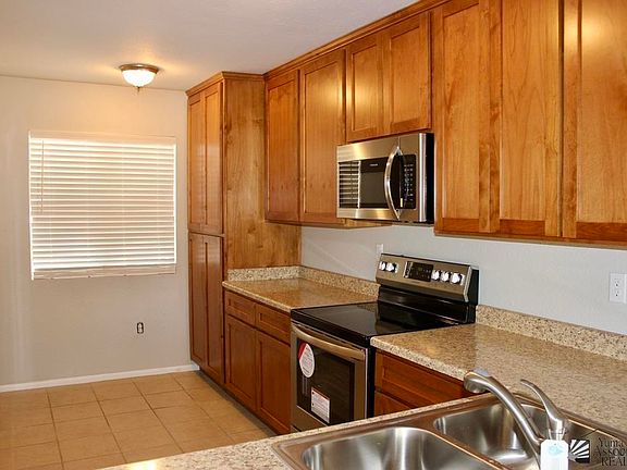 4th image of 926 W Cortez Ln