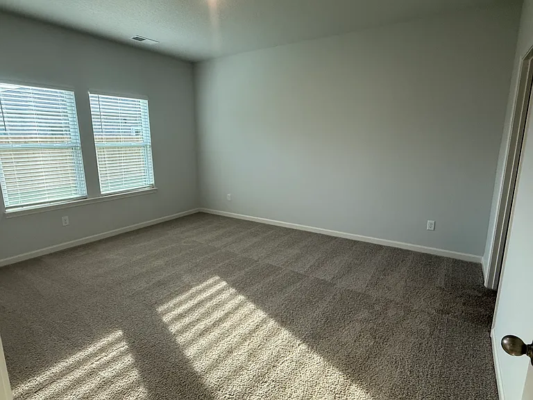94 Gateway Dr — Photo 6