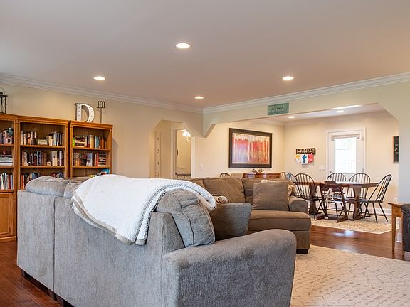 5th image of 360 Golden Cir