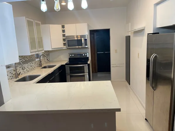 330 W 46th St, Miami Beach, FL 33140