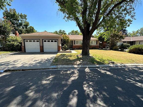 2nd image of 1614 Oakwood Dr