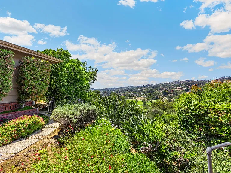1071 E Avocado Crest Rd — Photo 31