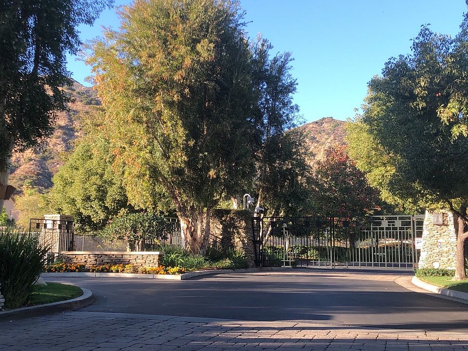 1st image of 10 Silver Forest Ct