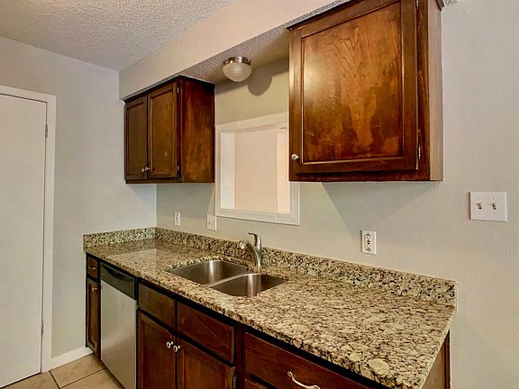 5th image of 902 Cactus Dr