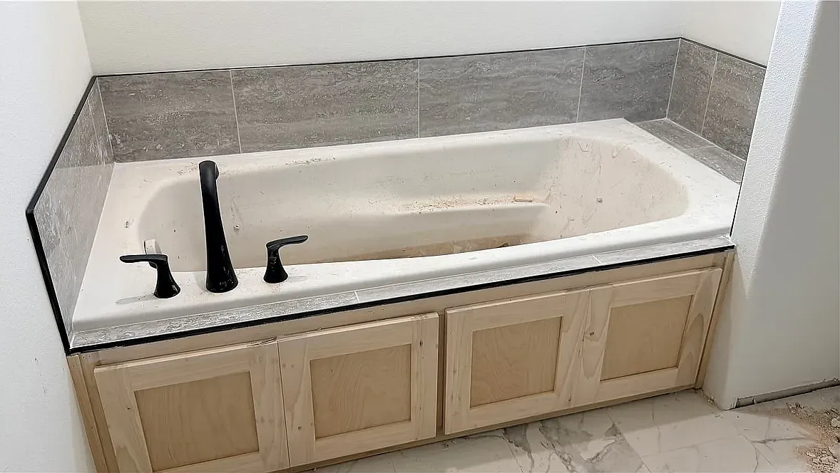 3 bed, 2400 sqft, $2,495 — Photo 4