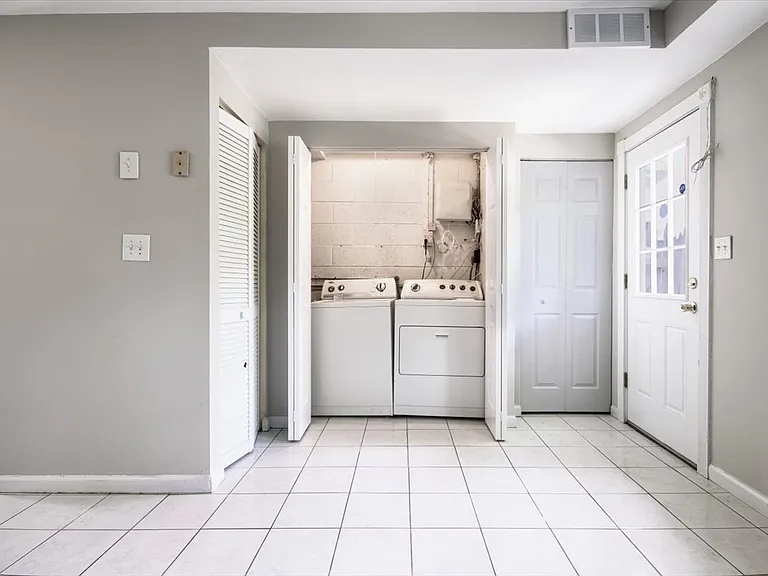 8523 Pioneer Dr — Photo 8