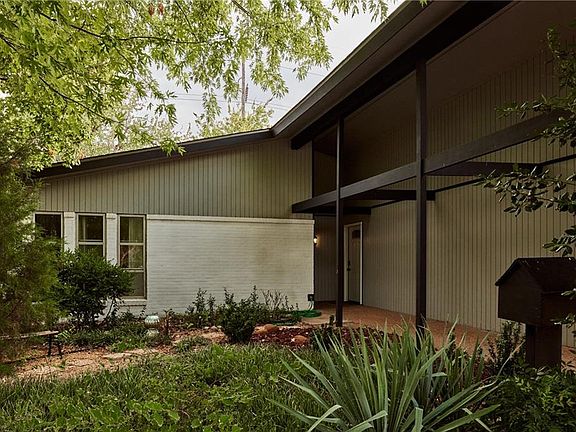 3rd image of 2304 NW 109th St