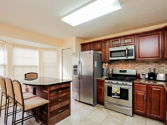 4th image of 9928 Prince Royal Pl