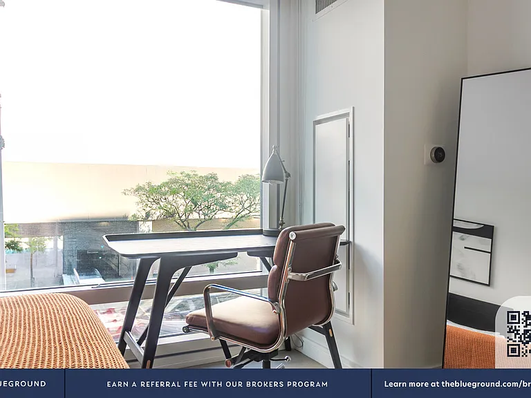 572 11th Ave #2K — Photo 4