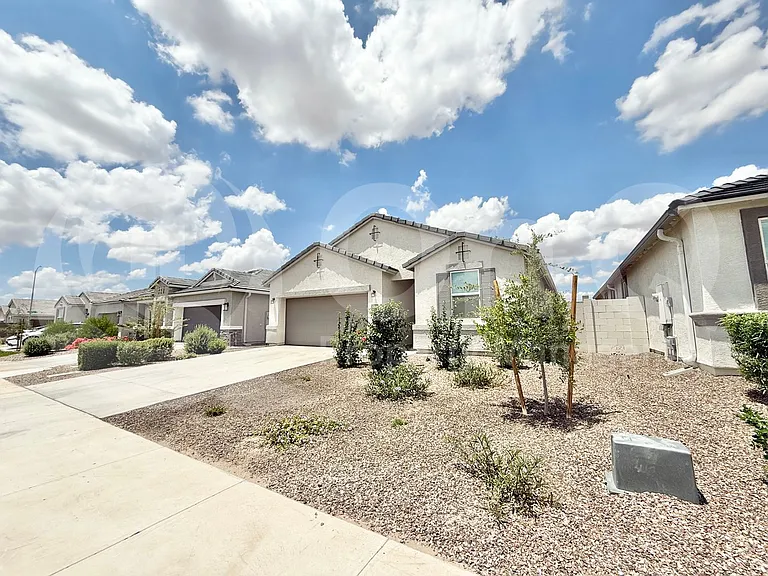 3246 W Sable Ave — Photo 2