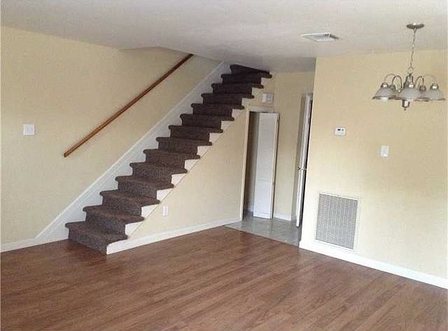 2nd image of 3722 Saratoga Dr