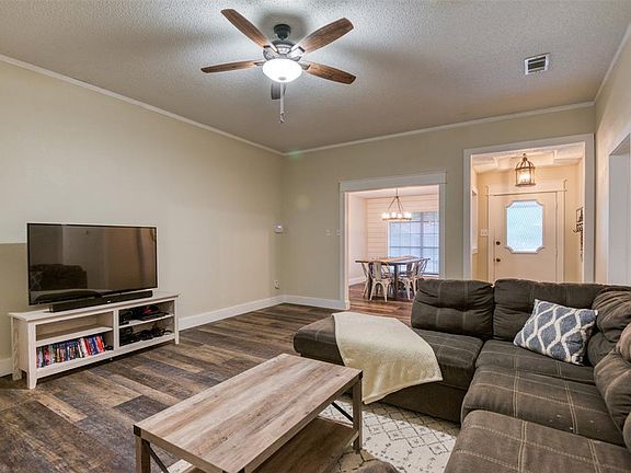 4th image of 404 Daniel Ln