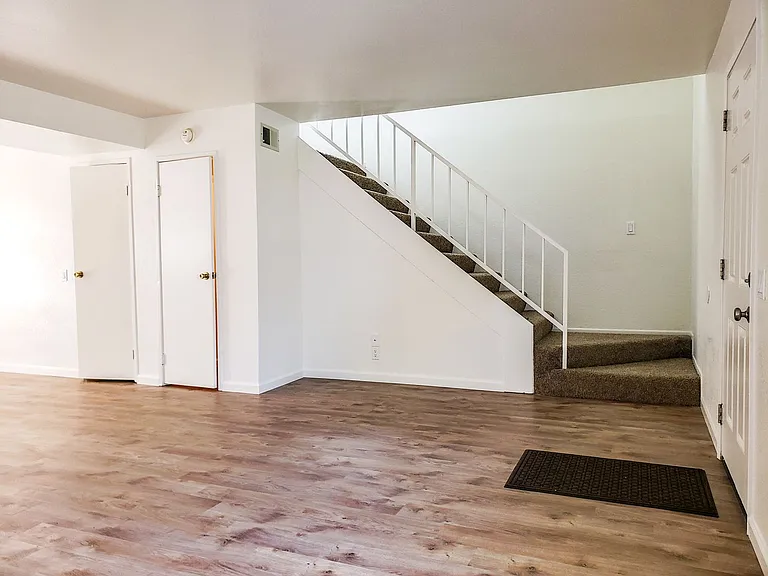 533 W Ward Ave — Photo 4