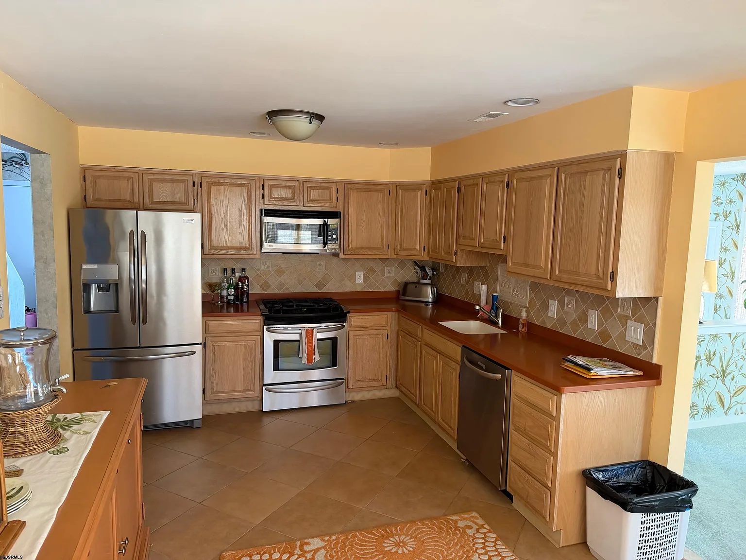 3 bed, 3.5 bath, $4,000 — Photo 2