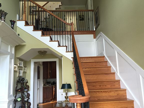 4th image of 703 Broadcreek Dr