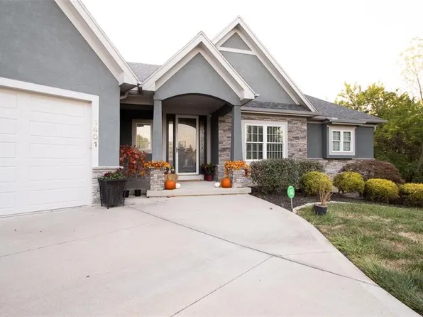 1401 Charleston Ct, Warrensburg, MO 64093