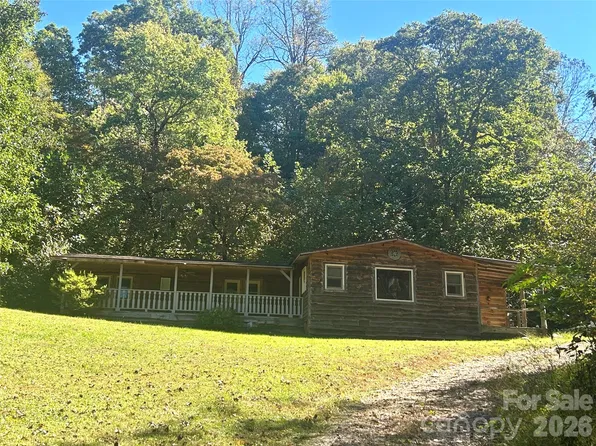 217 Sandalwood Dr, Whittier, NC 28789